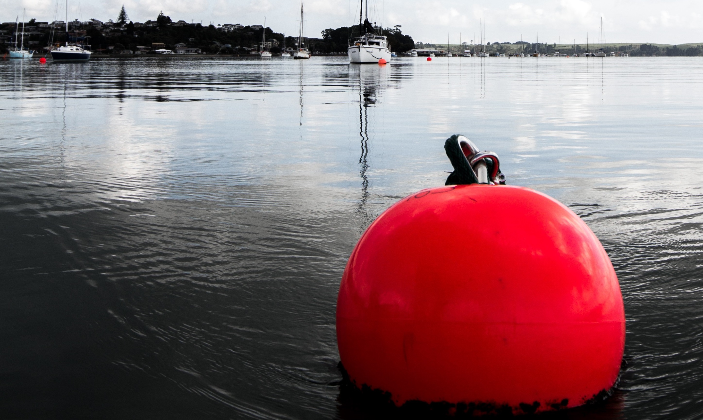 Buoys, marks and beacons Navigate safely – know the water ‘road signs’ and what they mean.